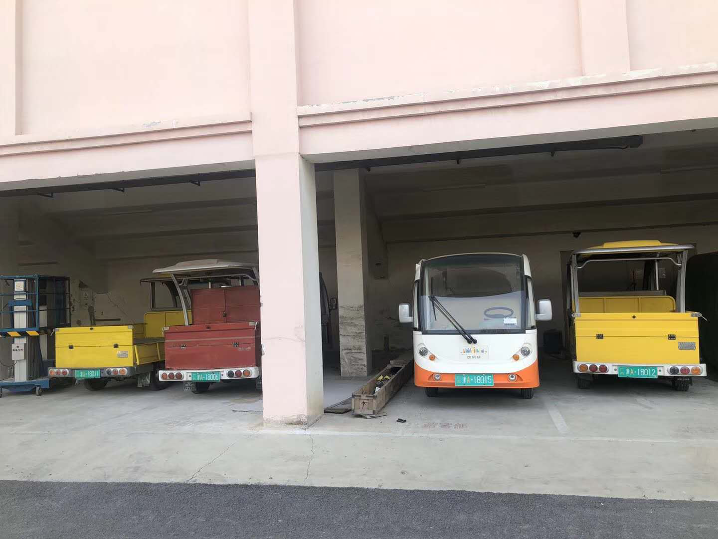 天津歡樂谷攜手益高電動車制造快樂2